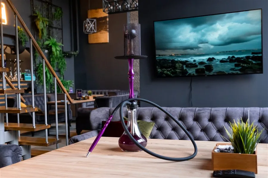 Кальян на столе в ДРУЗЬЯ Lounge